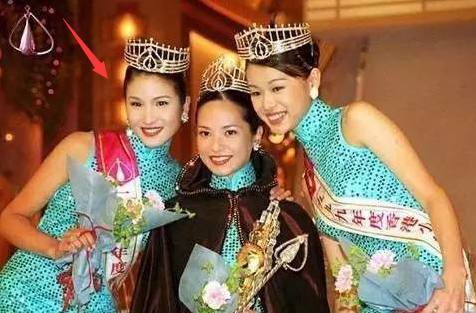 她23岁成为武侠影后,70岁容颜衰老遭质疑,女儿