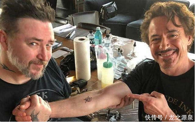 漫威设计师太牛了,复联标志里,竟包含了所有复