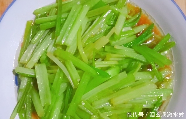 西芹菜怎么腌制好吃简单 t01915688d22fdf0835.jpg