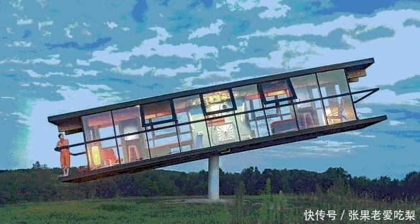 最奇葩的房子: 要两个人才能住, 少一个人就会倒