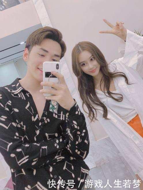 主播死亡宣告发女友做头发合影照片,网友:你在