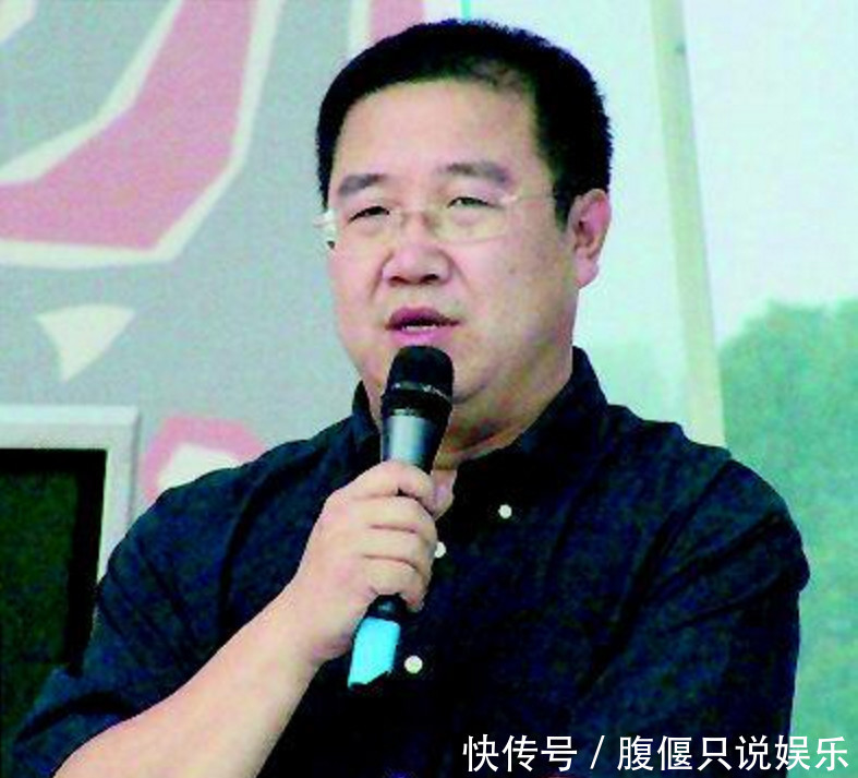 英达瞧不起农民暗讽大衣哥,网友终于知道宋丹