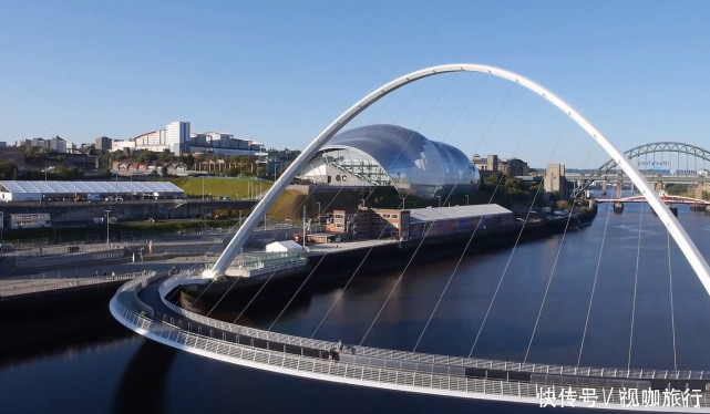 你见过可以旋转的桥梁吗?就像眼睛在眨动,只为给船舶腾出空间