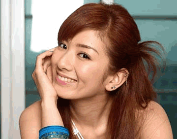 黄奕为女儿庆祝4岁生日 小铃铛穿粉裙俏皮可爱