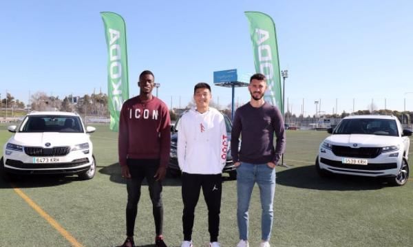 武磊情人节再站C位获福利!俱乐部发新车,张稀