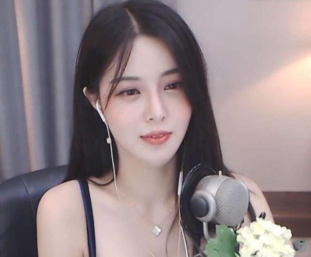 怎么样成为主播的粉丝 t01973d64bf55749c4f.jpg