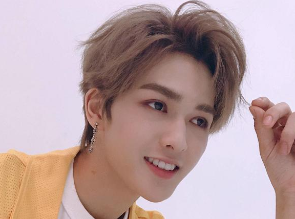 百分之九男团的成员没有刘海后,陈立农真的像