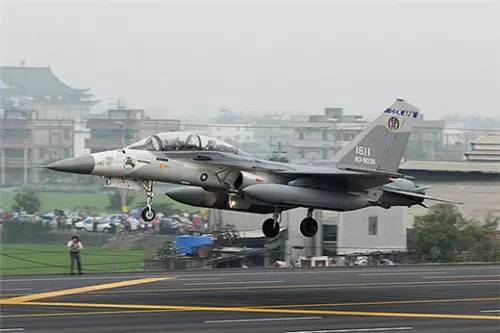 主要以美制f-16a/b,法国幻影2000-5与台湾研制的idf战机为主