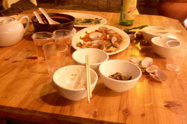 侄子生病让老公照顾,吃饭时弟妹说了一句话,我放下碗筷离开