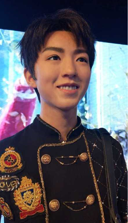TFBOYS蜡像被吐槽：像的只有服装？他们现场表情成亮点！