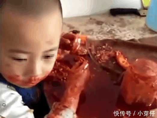 女子下楼去拿快递, 将5岁儿子独自留在家中, 回