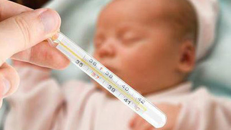 夏天忽冷忽热宝宝易发烧,把握这3招轻松应对