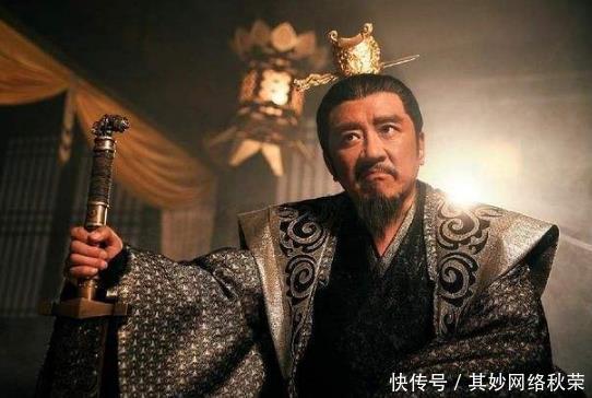 此人玩耍骑马被摔死,报仇七万大军为他引来,连买壁球鞋图片