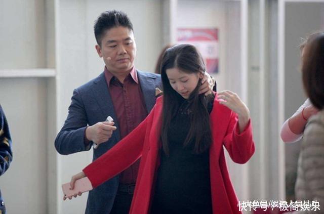 奶茶妹妹章泽天未受刘强东风波影响, K歌到深