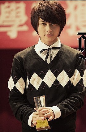 一位很出名的明星,他演过<em>黄禾</em>。请问他是谁。