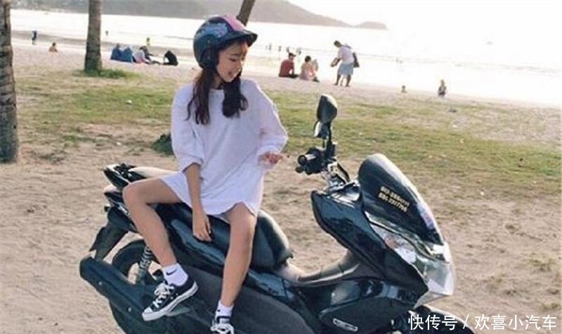 女生为什么喜欢侧着坐摩托车?女神:不想让男人的想法得逞! 新世纪官网开户