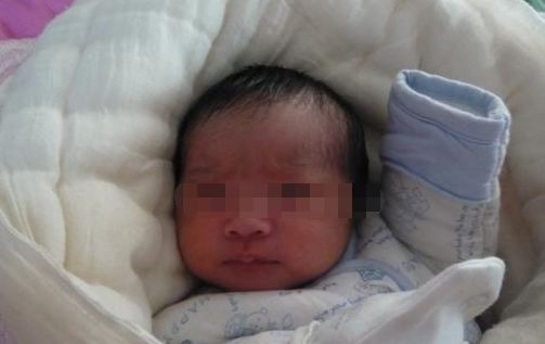 宝妈去世,6个月孩子到晚上就哭,宝爸拿出一张