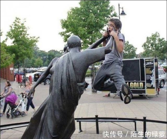 爆笑段子:谁想进我们公司都得经过我同意,我不