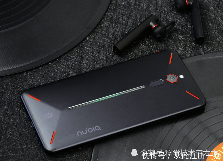 努比亚首款10GB运行内存智能手机,黑鲨Helo的