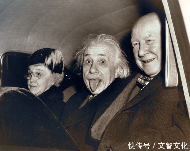 爱因斯坦一张著名伸舌头的照片,老照片带给你不一样的快乐!