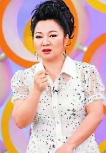 她一生命运坎坷，丈夫出轨女儿惨死，如今还深陷涉黑传闻