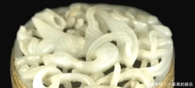 美女端“粉条”鉴宝,在迪拜53万买的,专家皱眉您站稳我再估价 MG老虎机网址在线