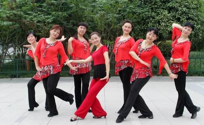 抖音特火的大妈广场舞