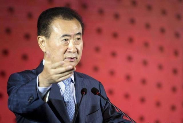 12亿!中超土豪2年砸出顶级外援配置,王健林霸