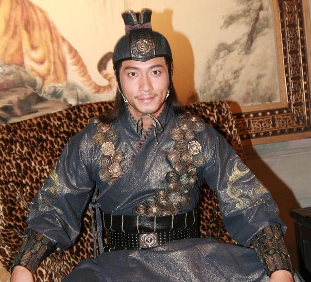 这位TVB小生演遍香港各部门的警察,而且每个