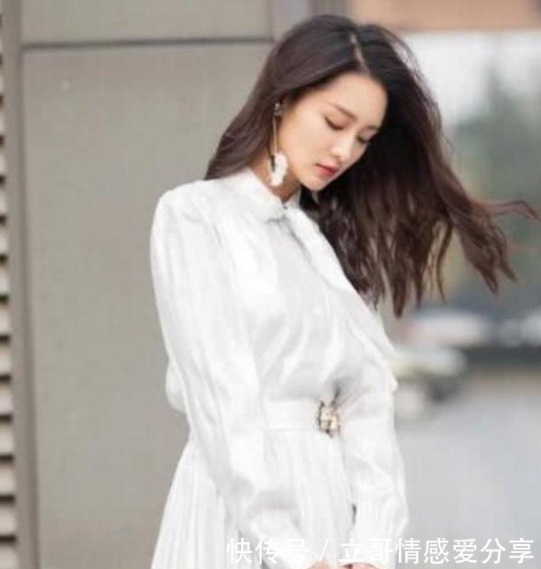 28岁李沁真会穿,一身白色连衣裙仙气十足,网友