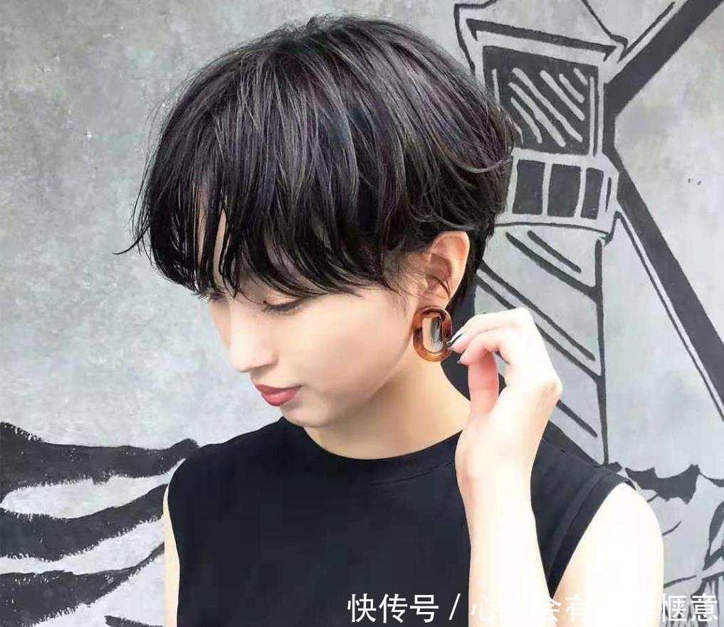 女生头发多还很炸, 剪什么短发发型可以柔顺自