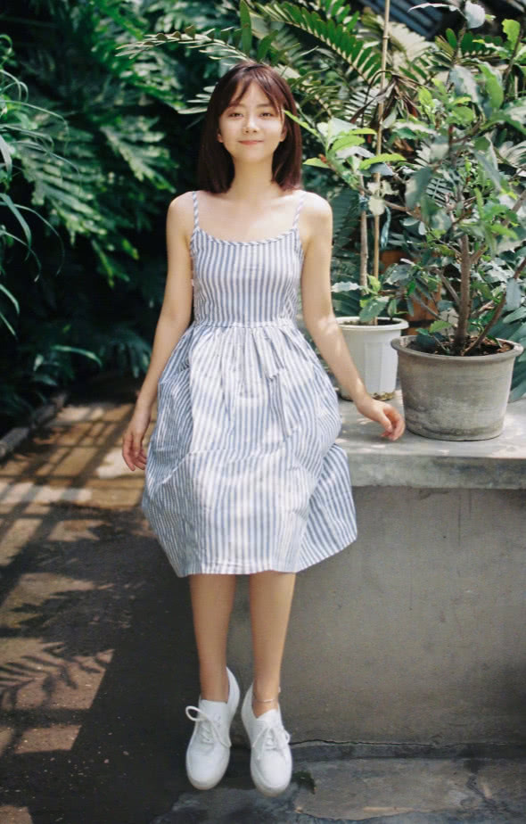 18岁女生穿什么裙子好看 t01a65ce84ab73bbe3e.jpg