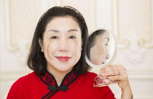 拥有世界上最长睫毛的是中国人,长达12.4厘米