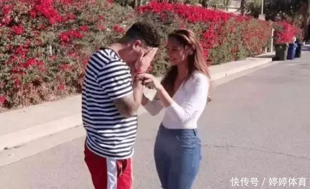 男子和女友准备结婚，送男友兰博基尼，才知女友是富二代抱头大哭