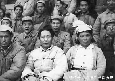 老照片:毛主席在延安,领导中国人民走向抗战胜