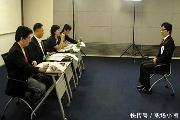 面试官:别人发烟时唯独不发你,你怎么做?90后完美解答被录取