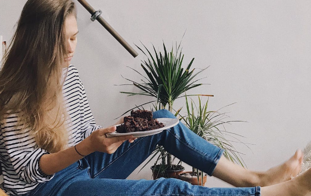 带着一岁孩子去唱酒的男人,到底是什么品行?