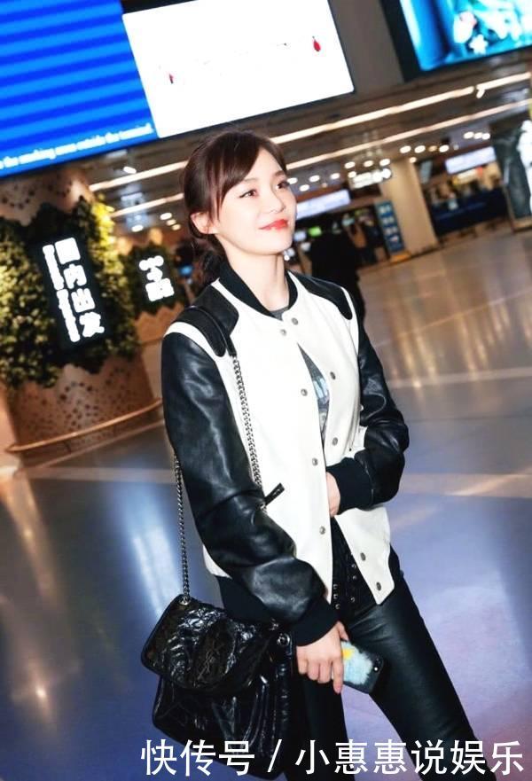 袁姗姗现身机场,穿黑白拼接棒球服搭配黑色皮