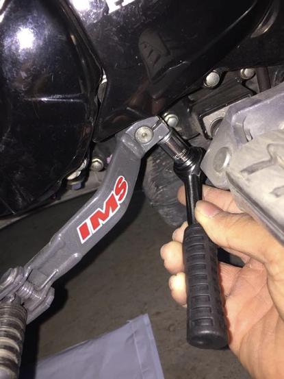 摩托车换挡不顺畅可能是少了这个配件