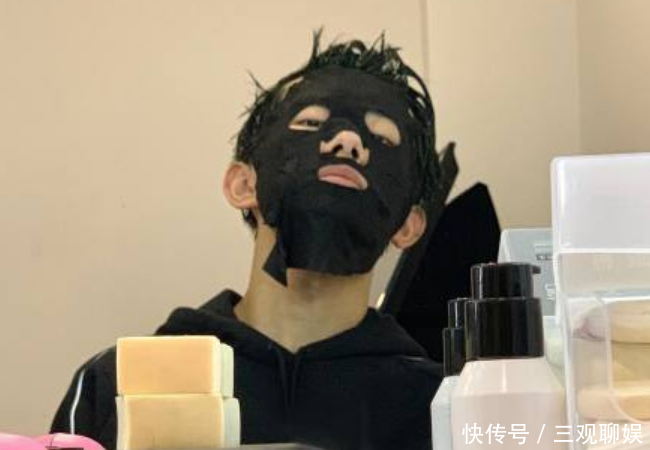 易烊千玺搞怪敷面膜,17岁绝版精致男孩上线,面