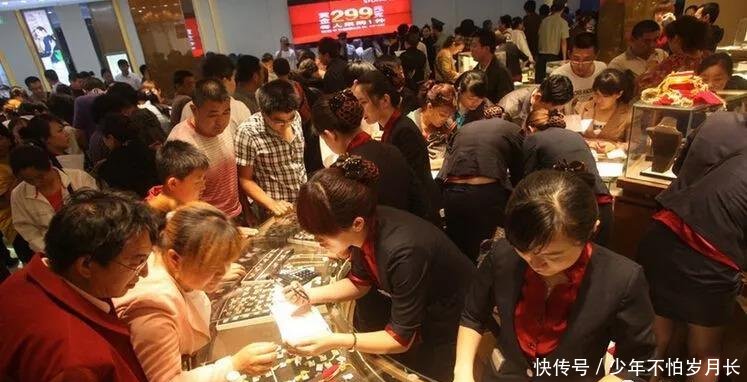 【关注】钱途无量的中国大妈, 真的是人傻钱