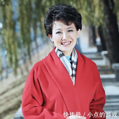 央视主持人梁艳,醉心于工作不化妆不恋爱,现如