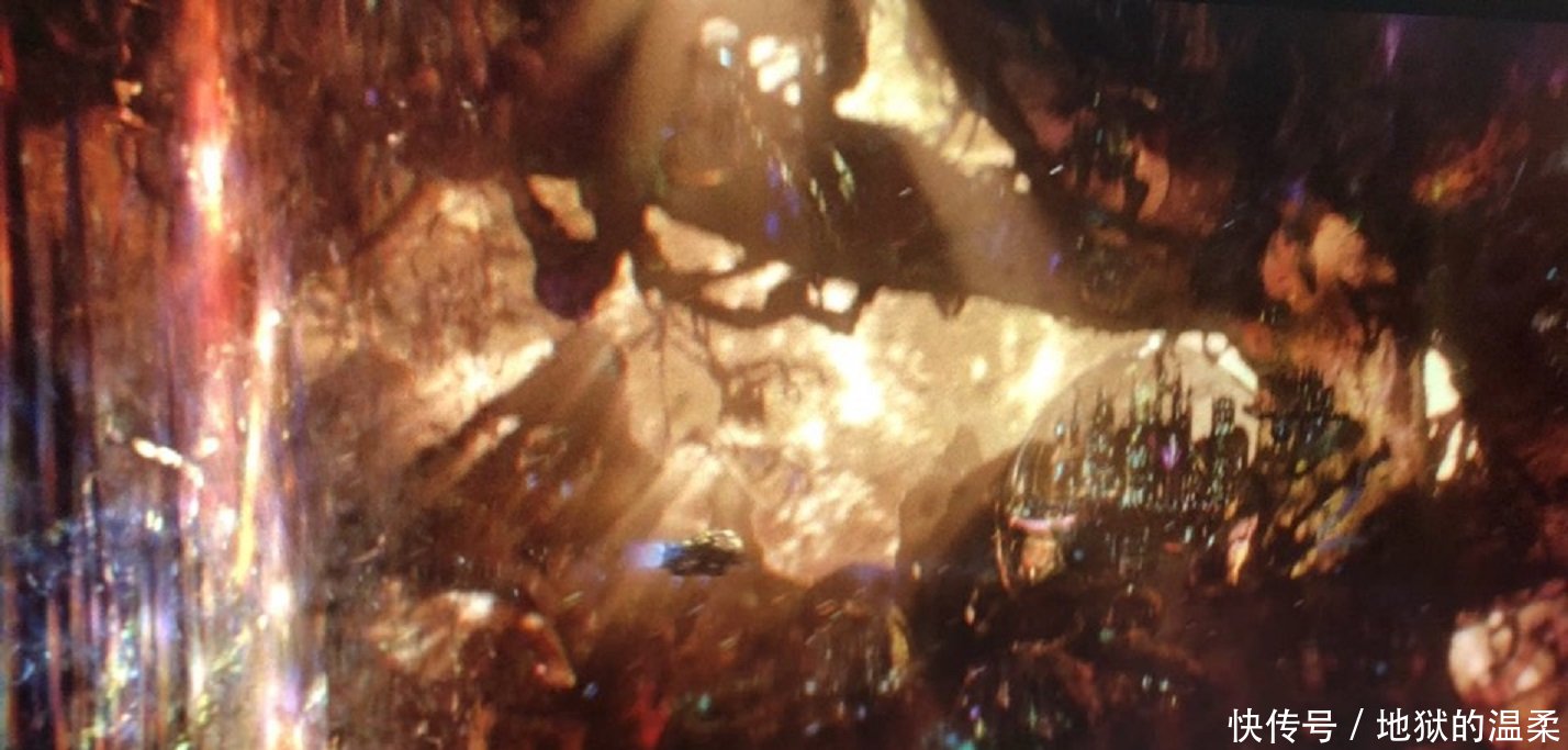 《复联4》最新海报显示复仇者穿上了量子领域