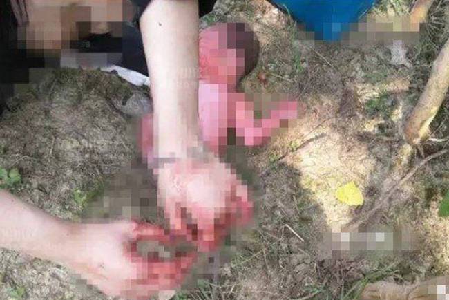 15岁少女树林产子 警察赶到时小孩脐带还连着