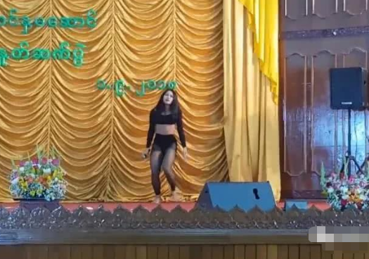 大学生v女人跳黑女人热舞,经采访居然是情趣丝袜用教程男儿视频棒图片