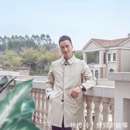 歌手出道,获于正力捧,与林心如杨幂搭档迅速走