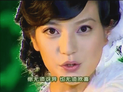 从坐姿就能看出赵薇的地位 娱乐圈敢这么坐的只有她