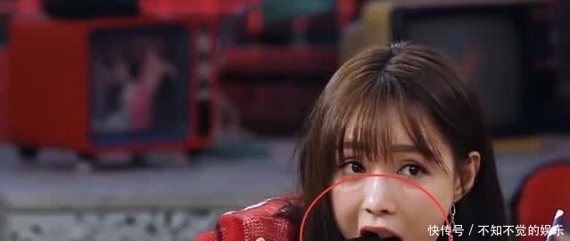 明星涂口红吃东西,郑恺魔性,朱一龙用牙齿咬,王