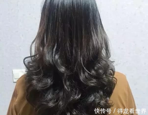 2019烫送给尾是发型,30款完成主流流行你!烫烫发龙名字什么发型叫的图片