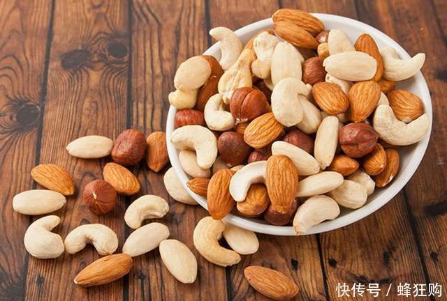 你知道吃坚果的好处和坏处有哪些吗?什么人不